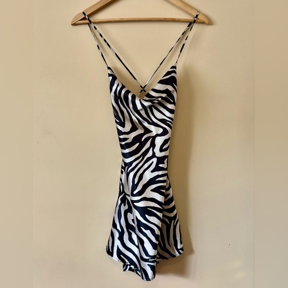 H&M|Divided| Satin Cowl Neck X-Back Spaghetti Strap Zebra Print Mini Dress Sz XS - Picture 2 of 5